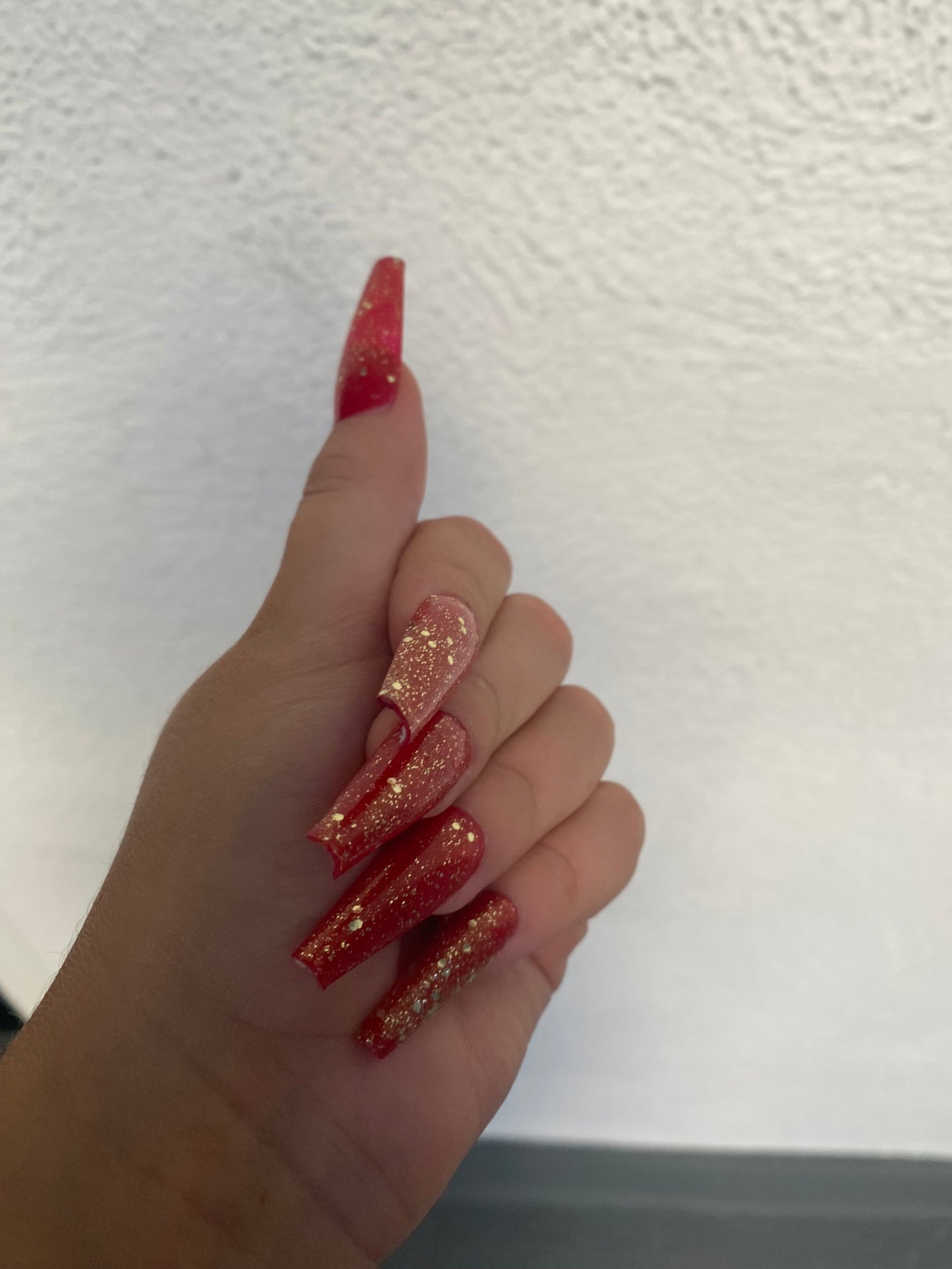 Red sparkly nails ( Christmas edition )